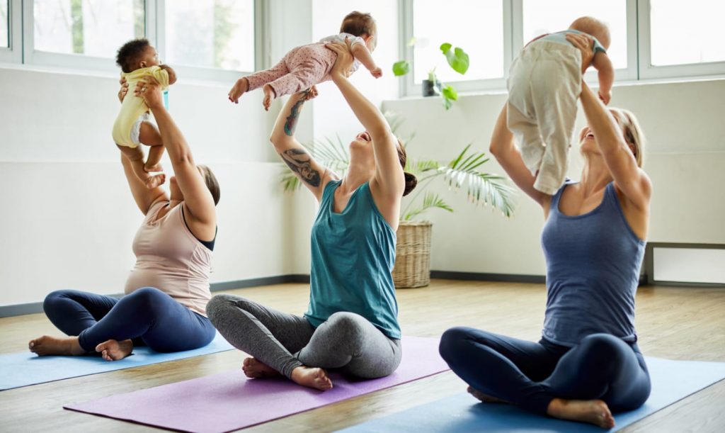 Yoga Postnatal en Madrid: Encuentra Equilibrio Junto a tu Bebé